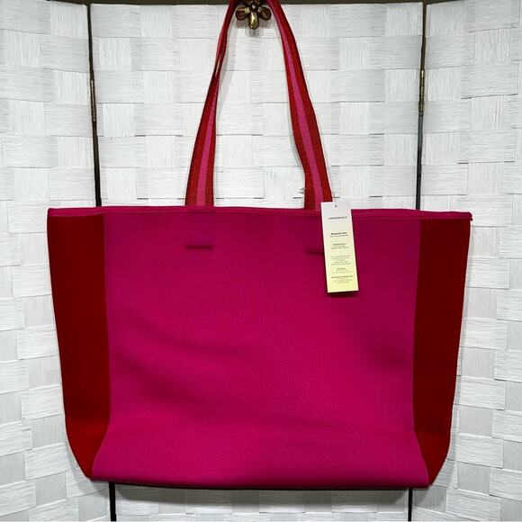 Summersalt x FABFITFUN Neoprene Beach Tote Bag Hot Pink Red - Picture 6 of 14